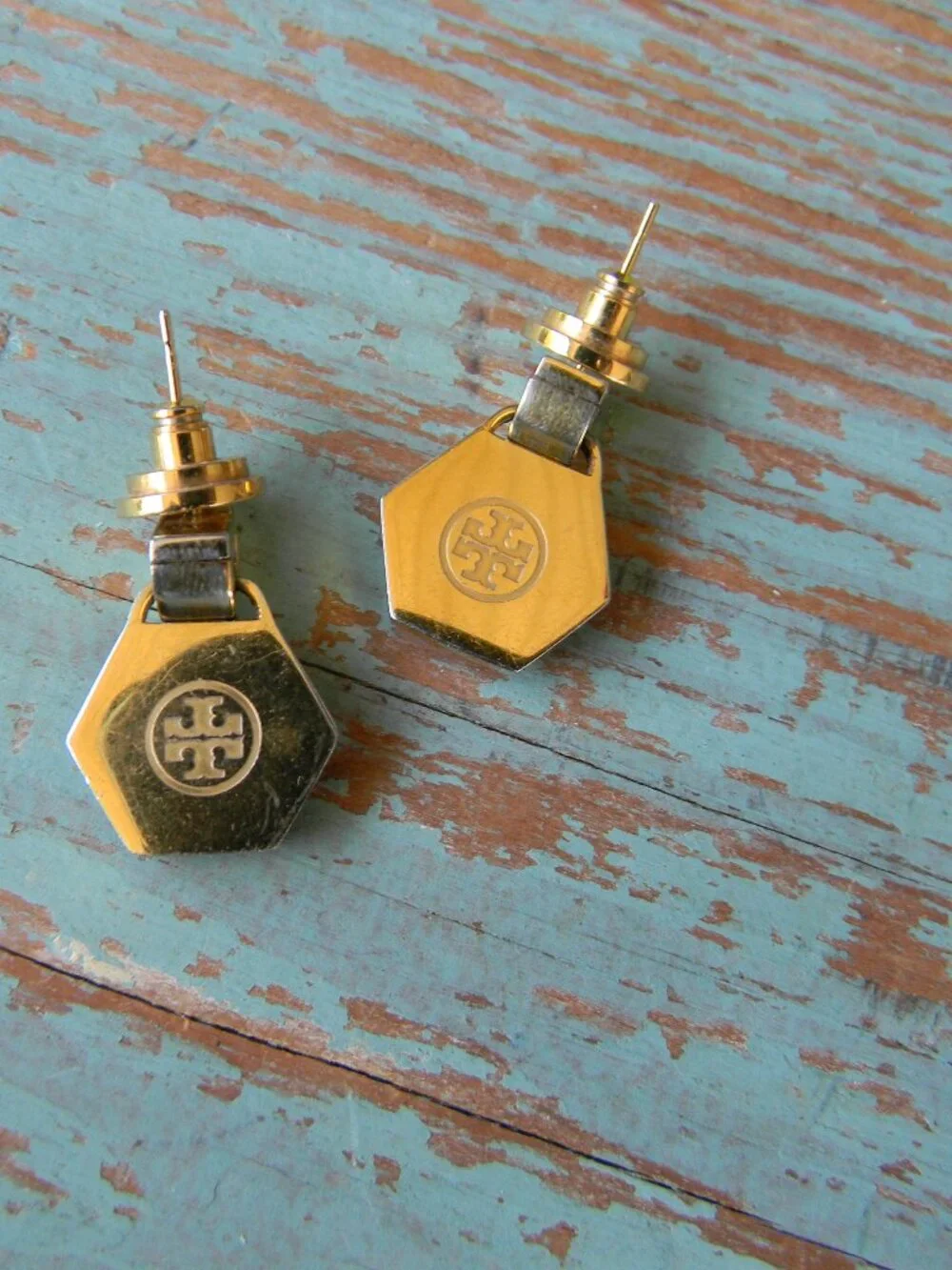 Tory Burch Mother of Pearl Geo Drop Earrings White/GOLD LOGO